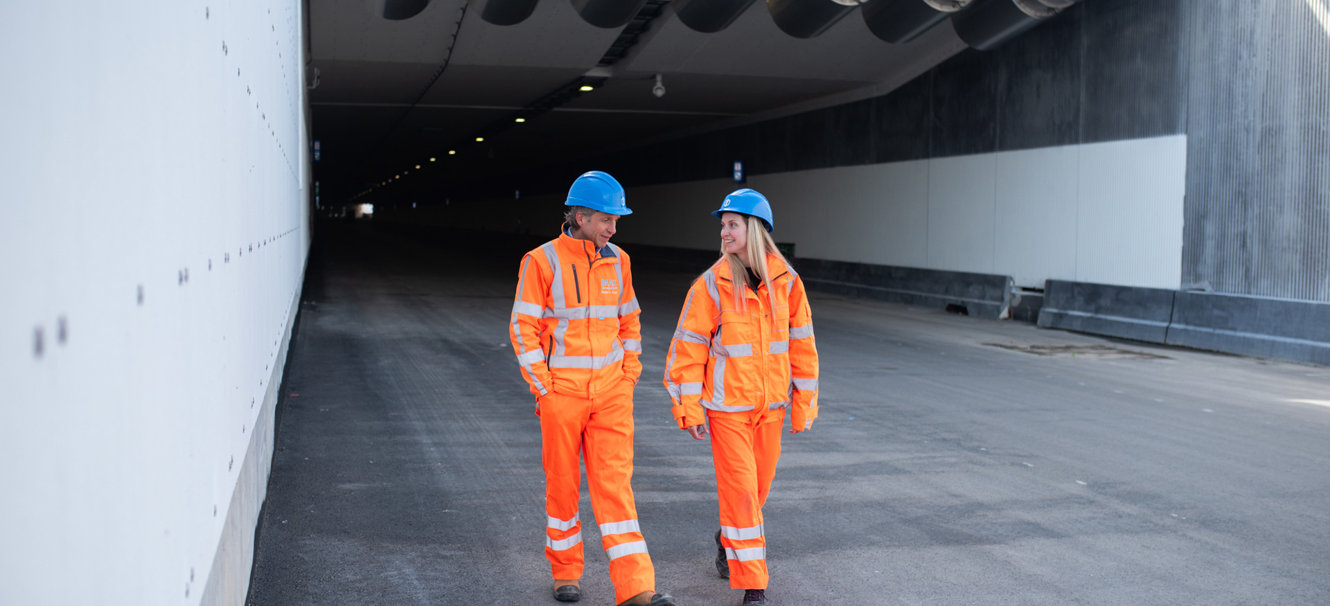 Reijer van der Eijk, projectmanager bij Ballast Nedam, samen met collega bij het project A24 Blankenburgverbinding